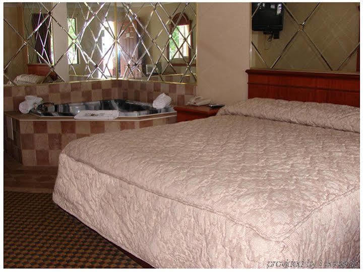 غالاوي Red Carpet Inn Absecon الغرفة الصورة