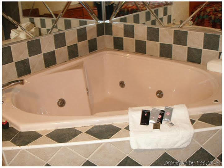 غالاوي Red Carpet Inn Absecon الغرفة الصورة