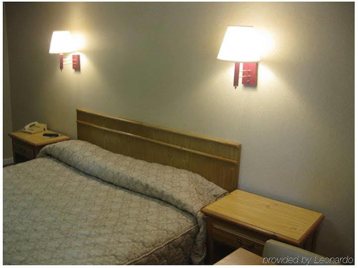 غالاوي Red Carpet Inn Absecon الغرفة الصورة