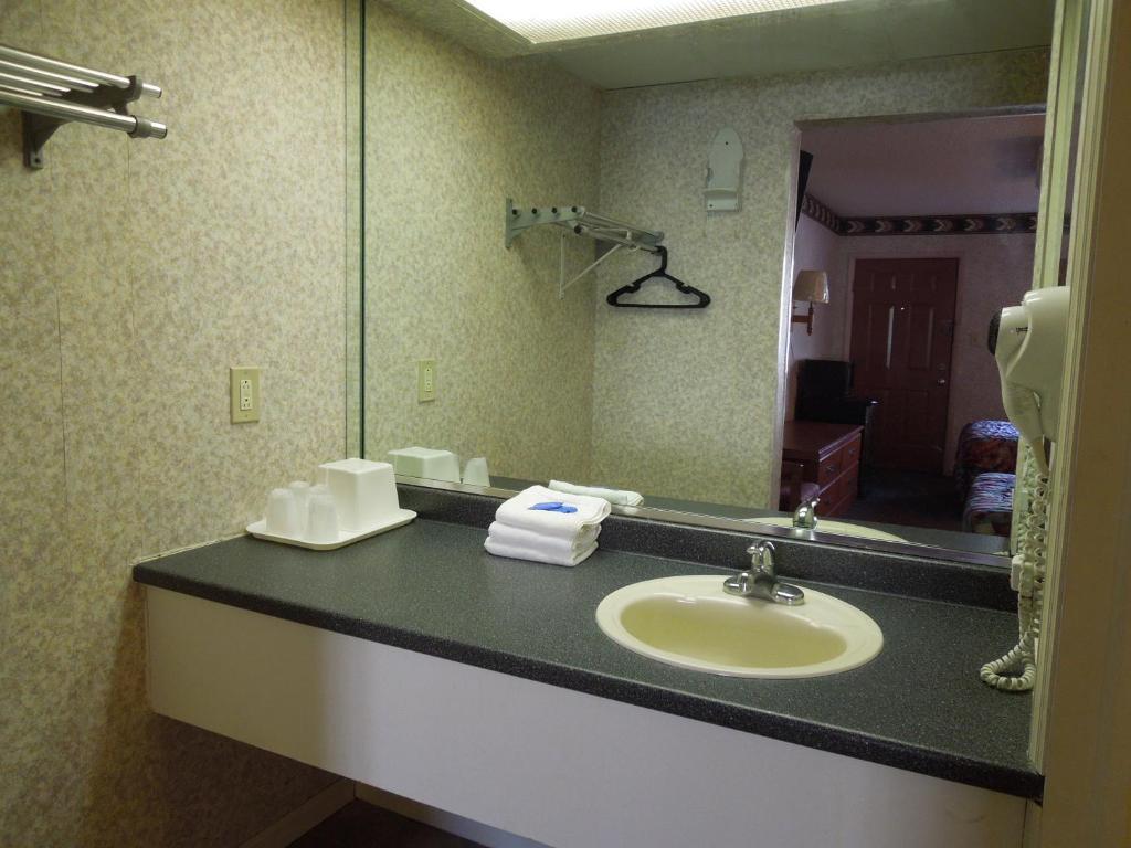 غالاوي Red Carpet Inn Absecon الغرفة الصورة