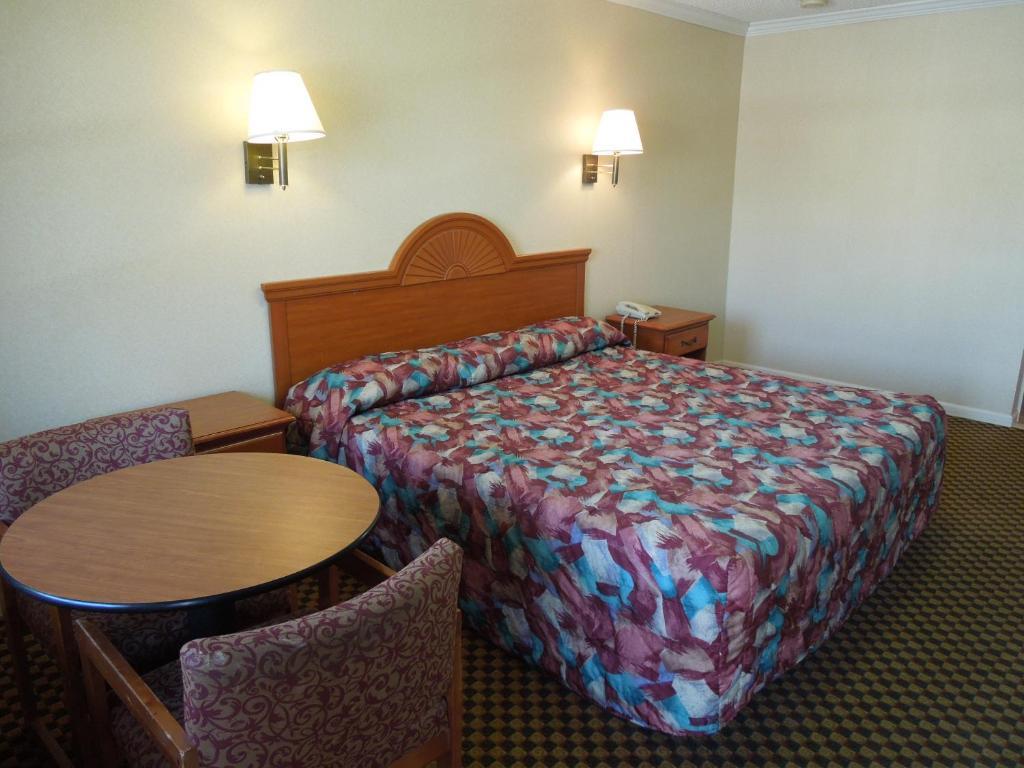 غالاوي Red Carpet Inn Absecon الغرفة الصورة
